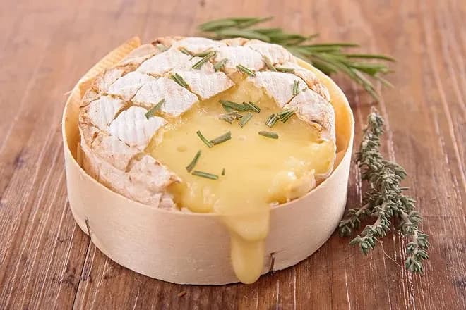 Camembert rôti au miel